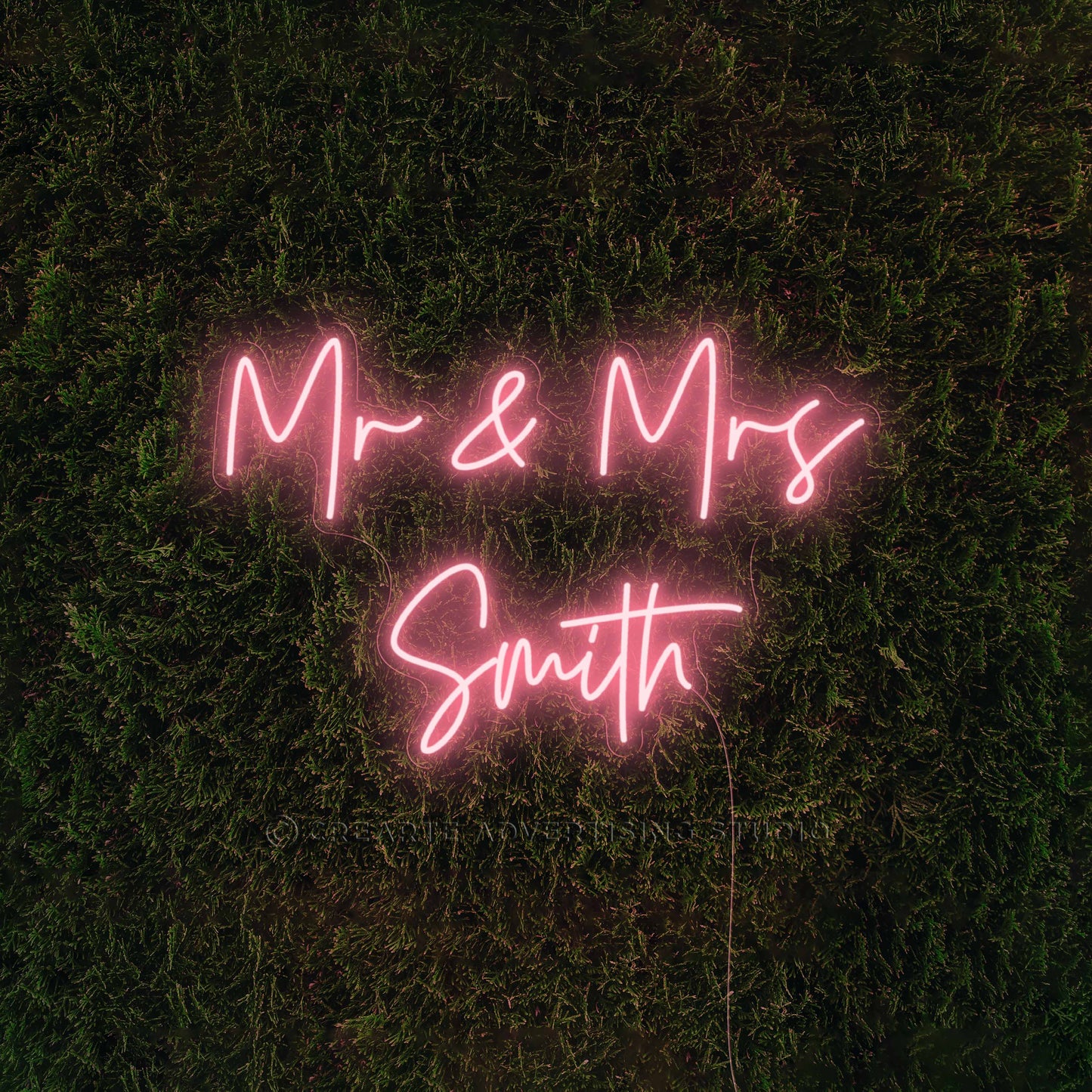 Mr & Mrs Neon Sign (Mr & Mrs Smith)